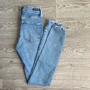 Skinny high waisted jeans